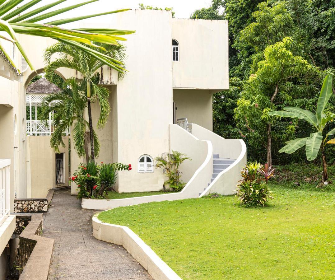 Pampered In Paradise Near Ian Fleming Airport Ocj Ocho Rios Ngoại thất bức ảnh